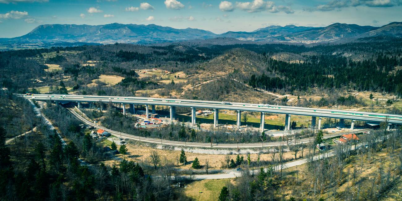 Reconstruction of the highway section Unec – Postojna with the rehabilitation of the Ravbarkomanda viaduct
