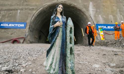 Setting up of the Saint Barbara shrine, the patron saint of tunnel workers on the project of construction of the Second track line.