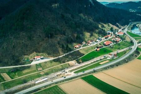 Upgrade of rail tracks of Zidani Most – Rimske Toplice and the railway station Rimske Toplice with the execution of the off.level crossing