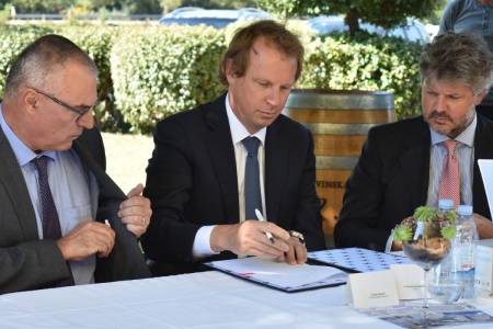 Signing of the contract for the construction of the Novi Vinodolski bypass, Croatia